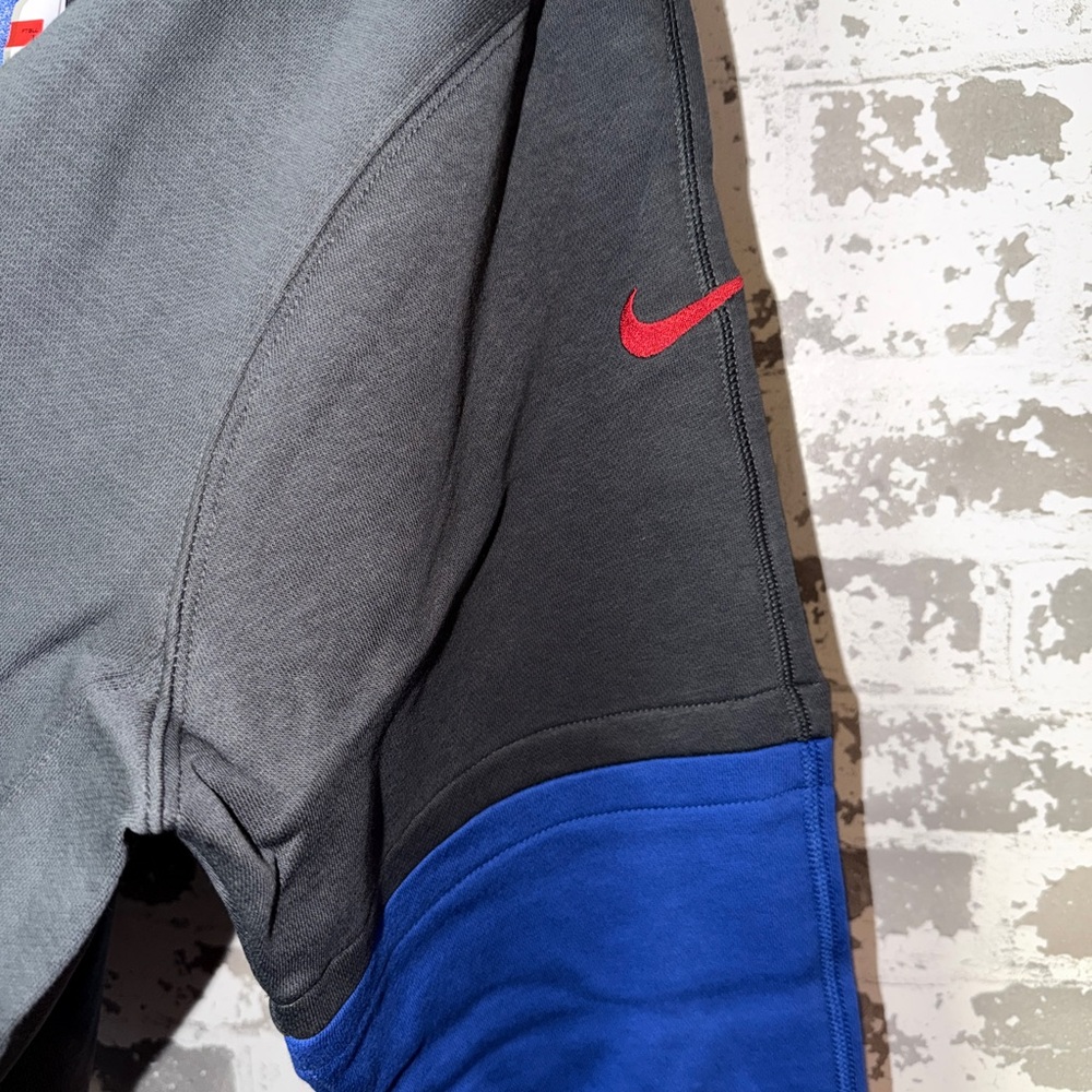 Men's Nike Anthracite New York Giants 2024 Sideline Club Pullover Hoodie - Picture 3 of 11